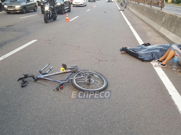 Водитель-иностранец в Киеве сбил велосипедиста (фото)