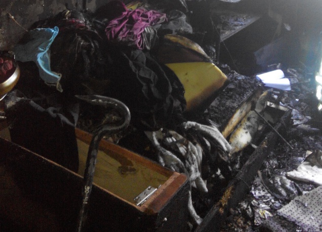 В Голосеевском районе Киева по загадочным причинам дотла выгорела квартира (фото)