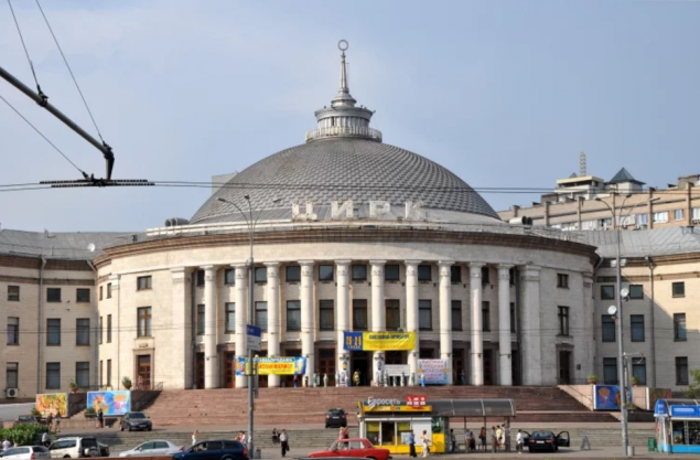 Киностудию им. Довженко и Национальный цирк Украины планируют приватизировать до 2020 года
