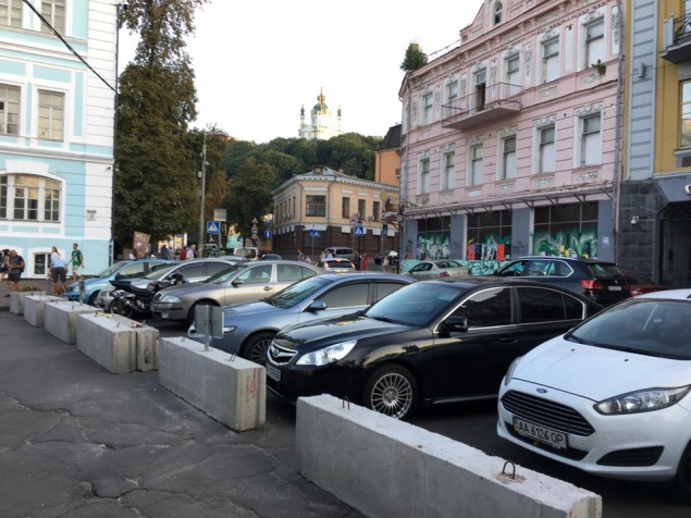 В Подольской РГА рассказали, где парковать авто возле Контрактовой площади (перечень парковок)