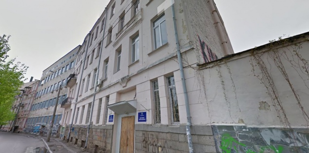 Столичные депутаты и чиновники поспорили из-за попытки продать историческое здание медиков в центре Киева