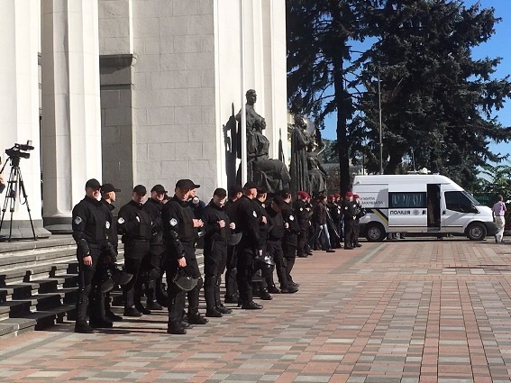 В центр Киева “пригнали” 3,5 тысячи полицейских (фото)