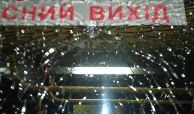 Ночью в Киеве расстреляли троллейбус (фото)