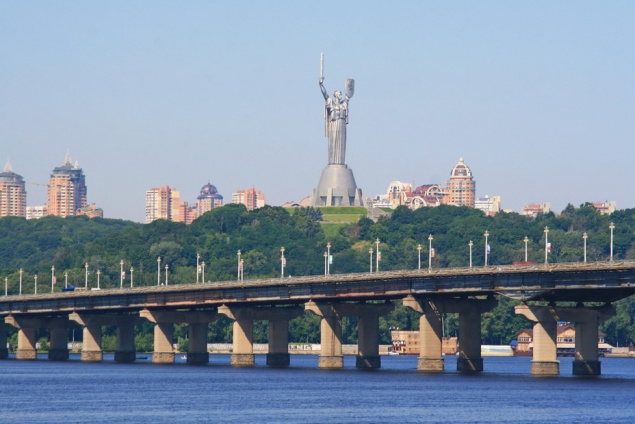 Столичные власти собираются проверить опоры 8 киевских мостов