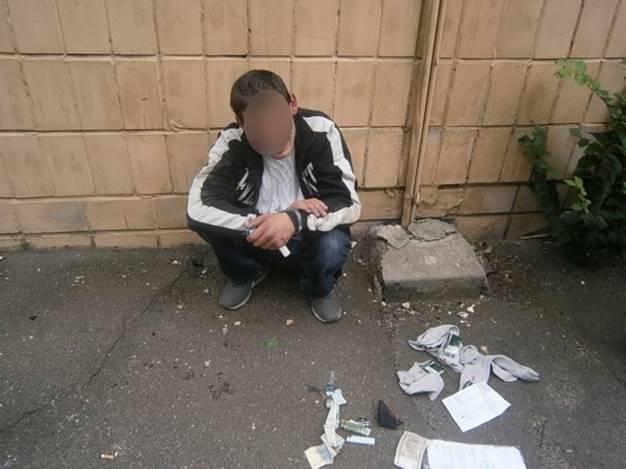 Участковые в Киеве на Дарнице задержали грабителя (фото)