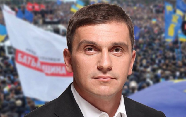 СБУ проводит обыск в доме председателя Киевской областной организации “Батькивщины” (видео)