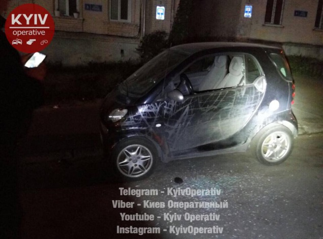 Пьяные хулиганы разбили битами несколько автомобилей в районе ж/д-вокзала в Киеве (фото, видео)