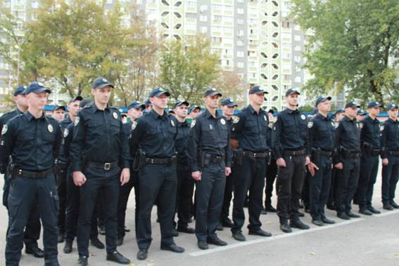 Патрульную полицию в Киеве разделили на два полка и два берега