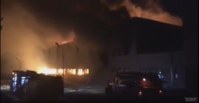 В Белой Церкви горит завод “Биофарма” (видео)