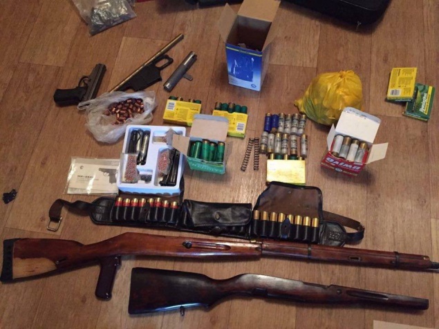 Правоохранители Киева разоблачили группу торговцев оружием (фото)
