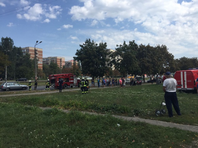 Во время пожара в киевской многоэтажке погиб ребенок (фото, видео)