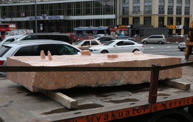 В Киеве нашлась пропавшая с Майдана скульптура времен Революции достоинства (фото)