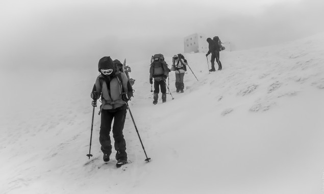 Киевских туристов спасли с заснеженной горы в Прикарпатье
