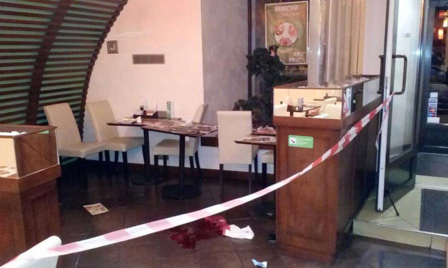 В киевском ресторане мужчина получил тяжелое огнестрельное ранение (фото)