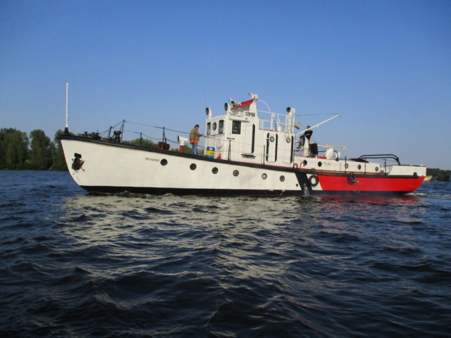 В Киеве восстановили полувековое водолазное судно (фото, видео)