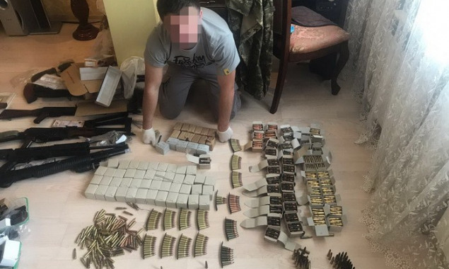 Под прикрытием интернет-магазина в Киеве продавали боеприпасы (фото, видео)
