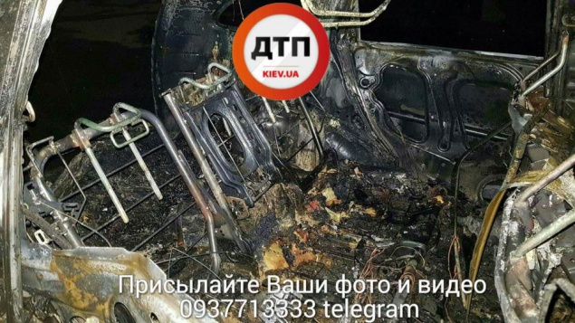Неизвестный поджигает автомобили в центре Киева, ночью сгорели еще два (фото)