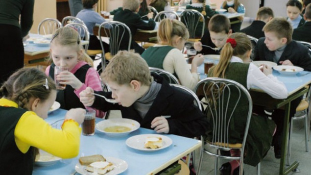 Родители обеспокоены качеством питания детей в школах Днепровского и Дарницкого районов Киева