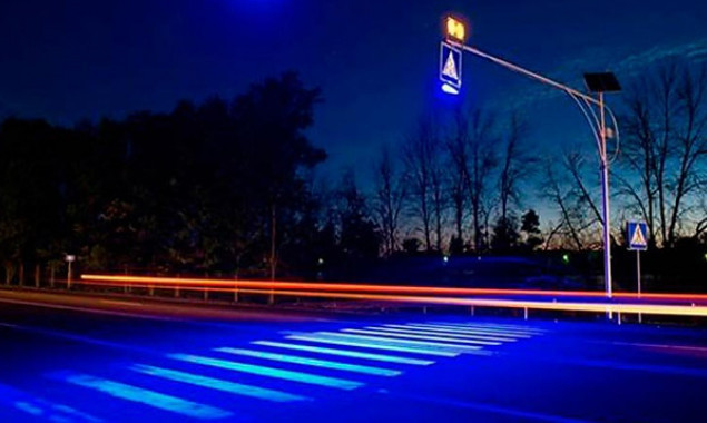 В столице 13 пешеходных переходов обещают оборудовать сенсорным освещением (список)