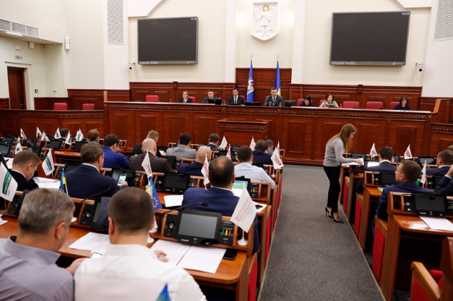 Депутаты Киевсовета утвердили украинизацию сферы обслуживания