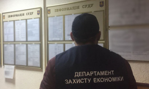 В Киеве полиция на взятке поймала сотрудника районного суда (фото)