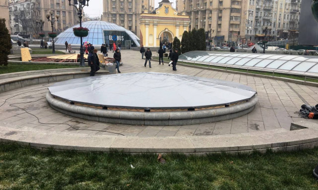 Киевские фонтаны на Майдане Независимости готовят к зиме (фото)