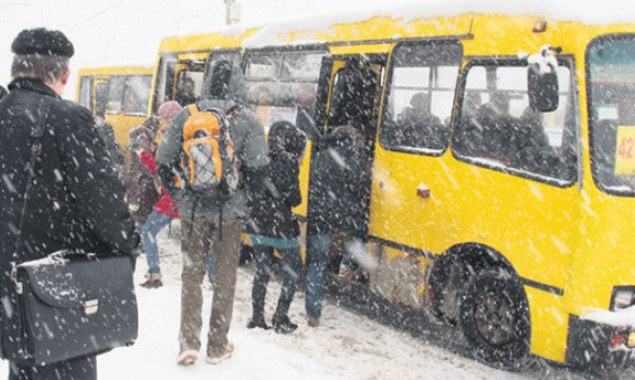 Из-за непогоды общественный транспорт в Киеве курсирует не по расписанию