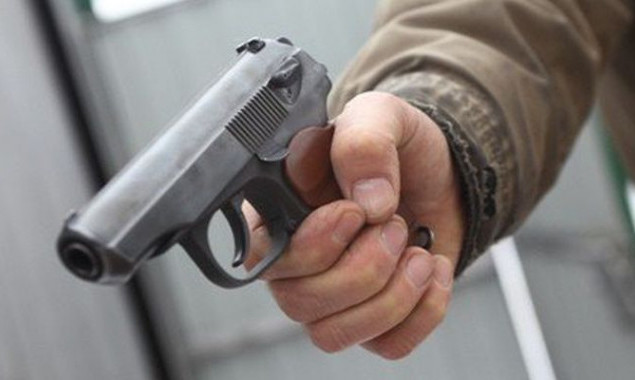 Вооруженный неизвестный убил в Киевской области охранника во время ограбления ювелирного магазина
