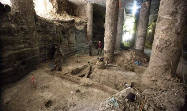 Археологи начали консервацию находок на Почтовой площади