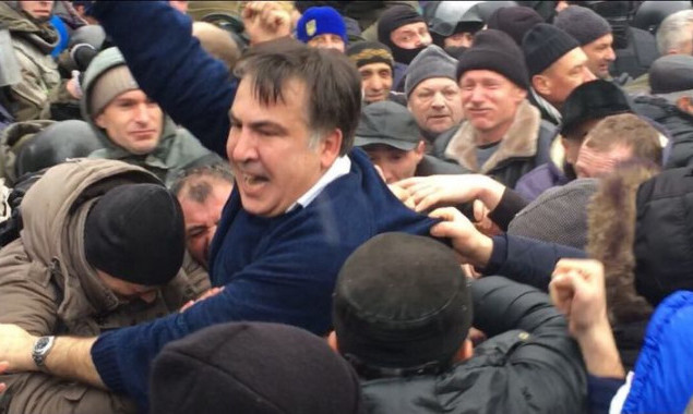 “Апатрид” Саакашвили, обвиненный в связях с Курченко, должен сегодня явиться с повинной