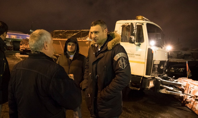 Кличко проверил, как дорожники убирают Киев после снегопада