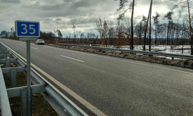 На Новообуховской трассе рубят и жгут лес (фото, документ)