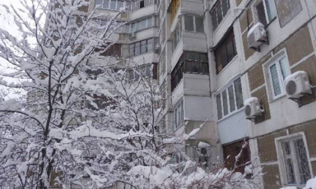 Убегал от преследователя с ножом: киевлянин выпрыгнул из окна седьмого этажа (фото)