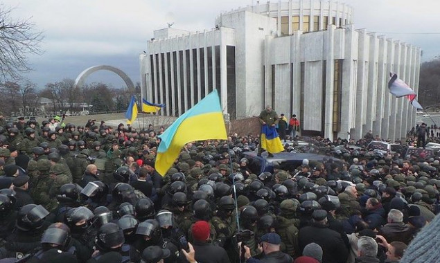 Центр Киева стоит в пробках