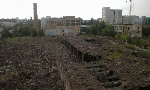 Депутат Киевсовета требует выяснить, кто строит жилой дом возле ртутного завода “Радикал”