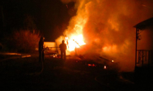 В Бородянском районе Киевской области бойцы ГСЧС спасли от огня дом