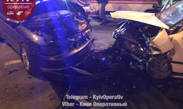 В ДТП в Киеве пострадали двое взрослых и ребенок (фото, видео)