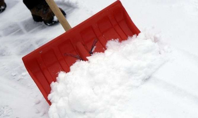Киевские инспекторы благоустройства сегодня контролировали качество уборки снега