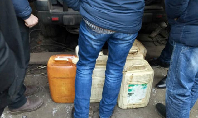 На Киевщине вор украл с трансформаторов 40 литров масла и обесточил населенные пункты (фото)