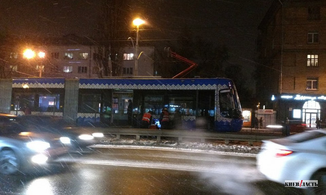 В Киеве остановлено движение скоростного трамвая