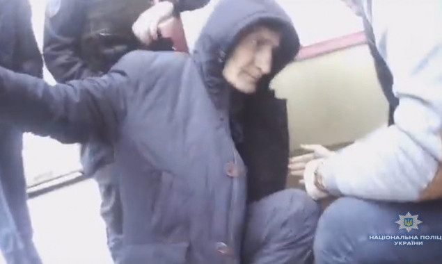 Полицейские Киевщины выдворили из Украины российского криминального авторитета (фото, видео)