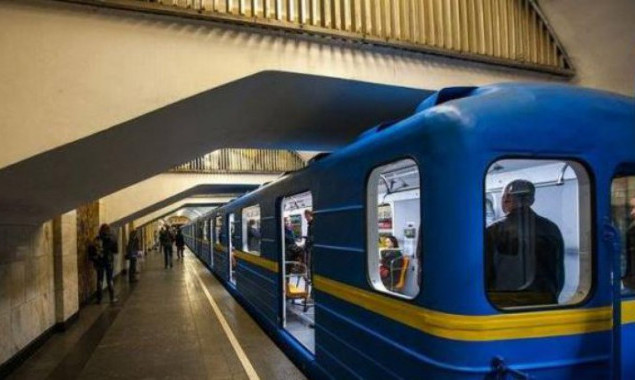 В киевском метро запускают поезд для влюбленных в Киев