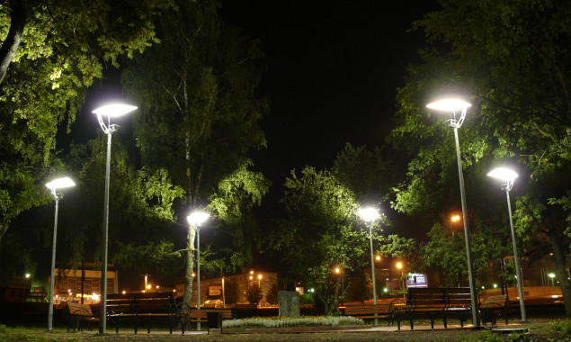 В сквере на Харьковском шоссе в Киеве городские власти планируют обустроить наружное освещение