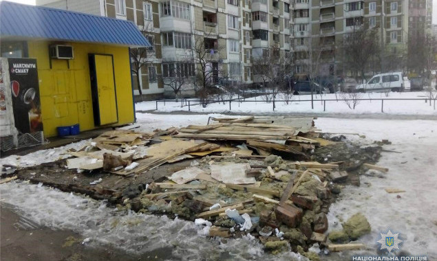 С начала года после проверок полиции в Киеве закрыто 27 и демонтировано 12 точек продаж алкоголя (фото)