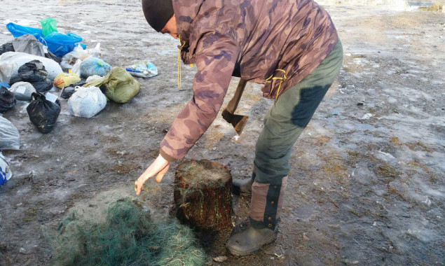 Рыбоохранный патруль Киевщины уничтожил  10 км сеток (фото)
