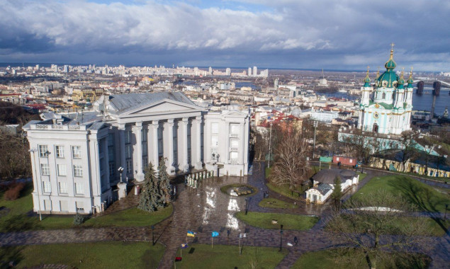 Минкульт считает МАФ около Десятинной церкви в Киеве незаконным (видео)