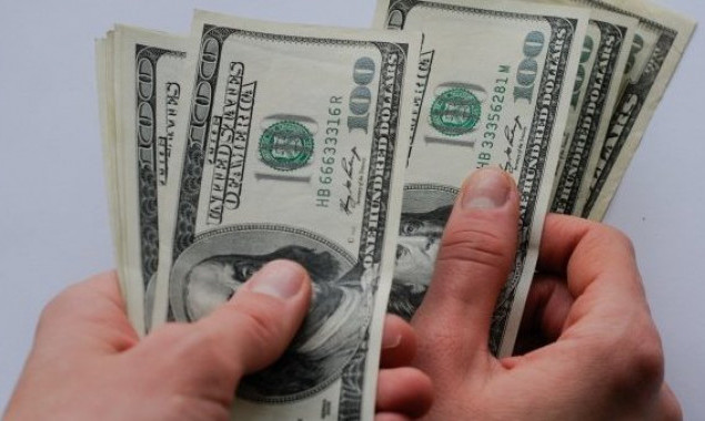 В посылке из США столичные таможенники нашли 7 тыс. долларов