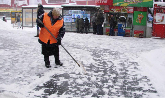 Инспекторы КП “Киевблагоустройство” за один день составили 19 протоколов и вручили 326 предписаний об уборке снега