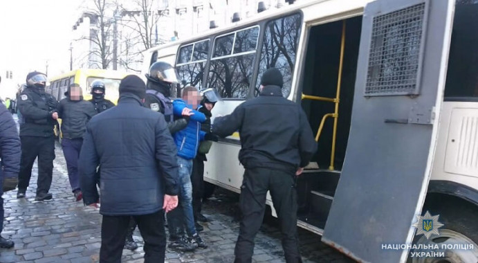 Столкновение в Киеве на Грушевского: полиция задержала участников пикета перевозчиков