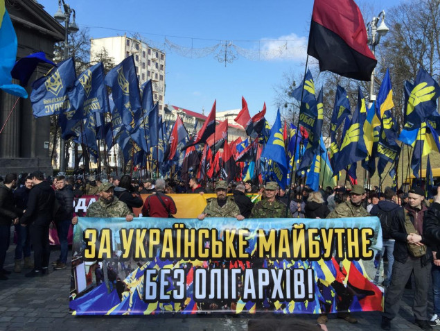 Ул. Грушевского в Киеве перекрыта из-за марша националистов (фото)